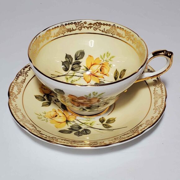 Royal Sutherland Teacup and Saucer Yellow Roses Vintage - Picture 1 of 10
